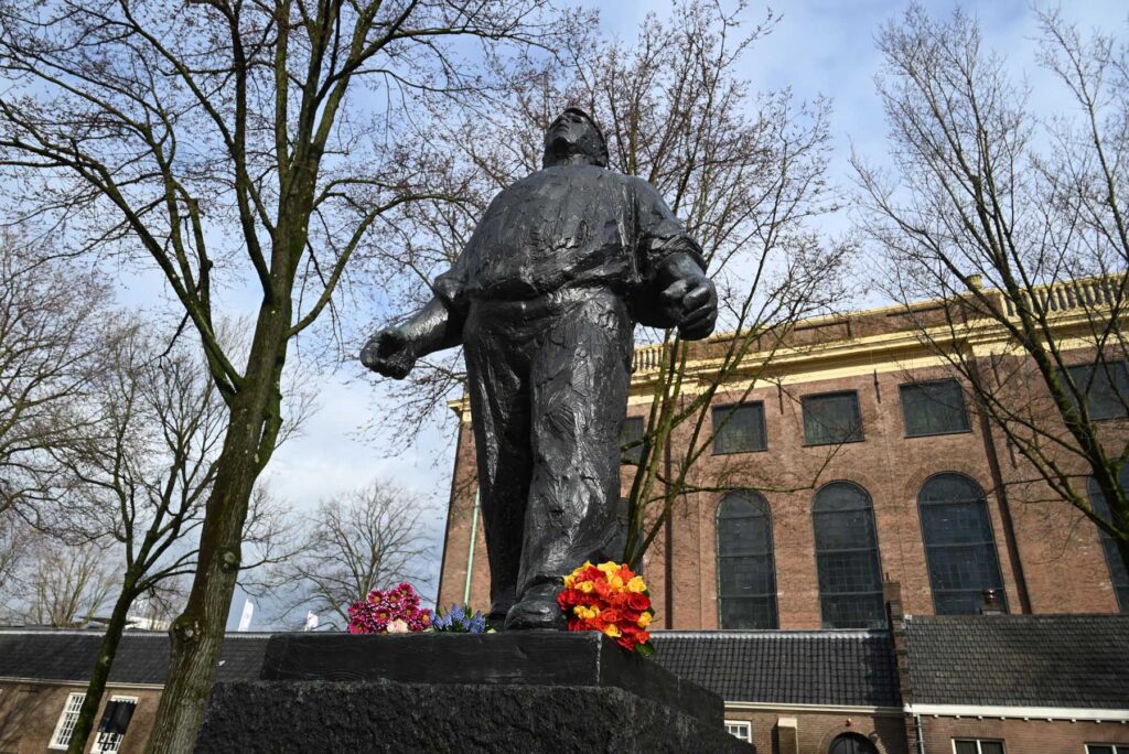 Herdenking 2024, dokwerker. Foto Hans Mooren